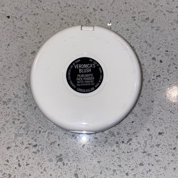 MAC Veronica’s Blush Limited Edition Pearlmatte Face Powder - Picture 2 of 6